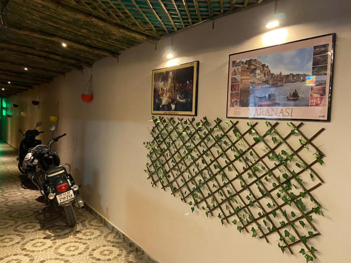 The Sunaina Hotel Varanasi Exterior photo