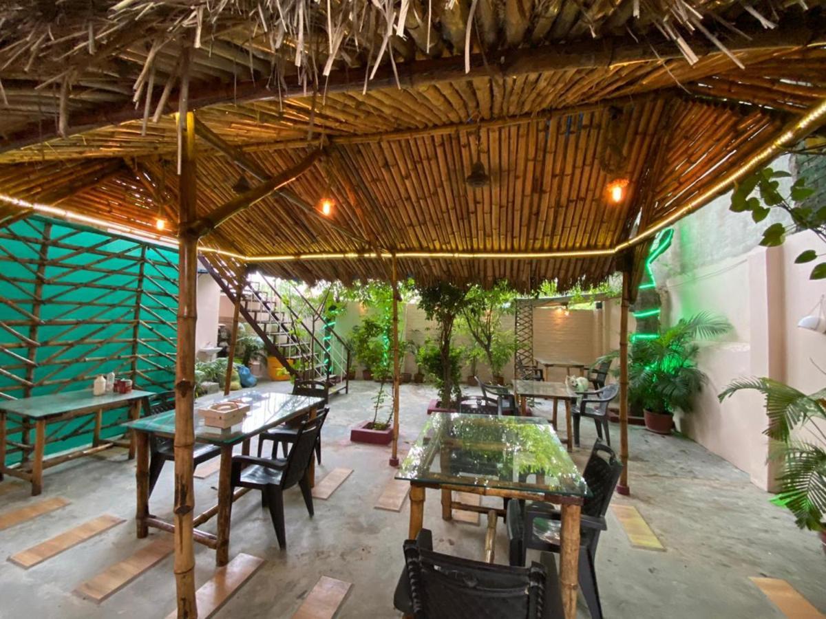 The Sunaina Hotel Varanasi Exterior photo