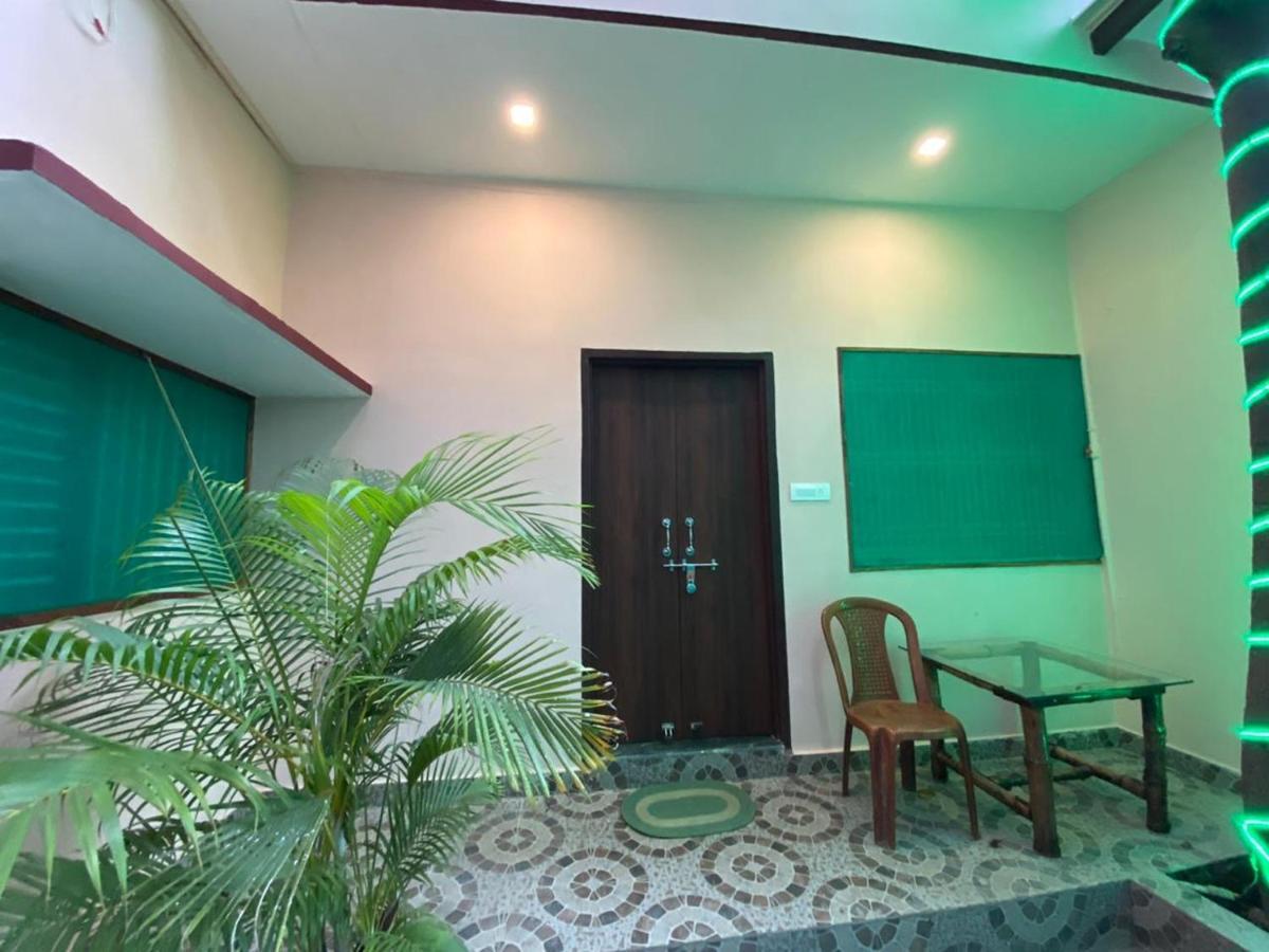 The Sunaina Hotel Varanasi Exterior photo