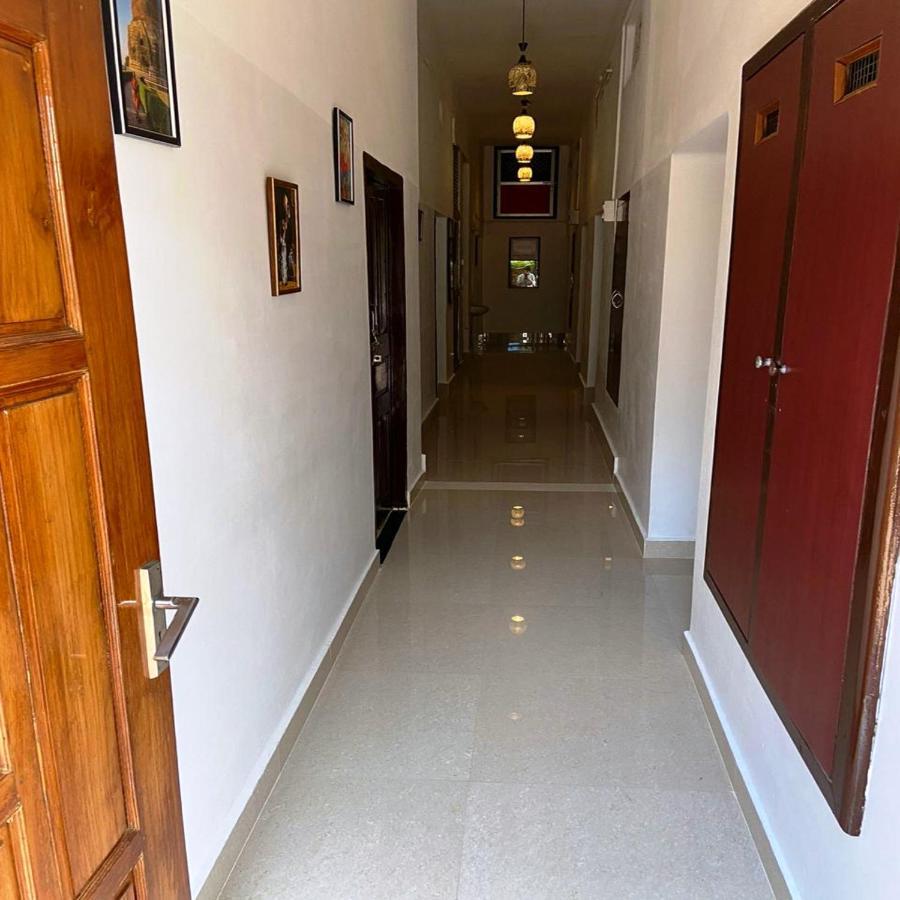 The Sunaina Hotel Varanasi Exterior photo