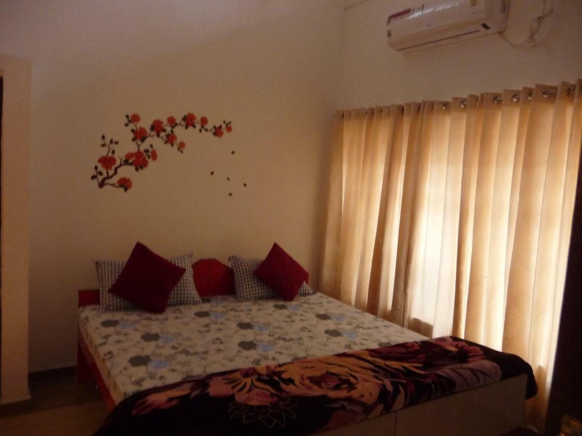 The Sunaina Hotel Varanasi Exterior photo